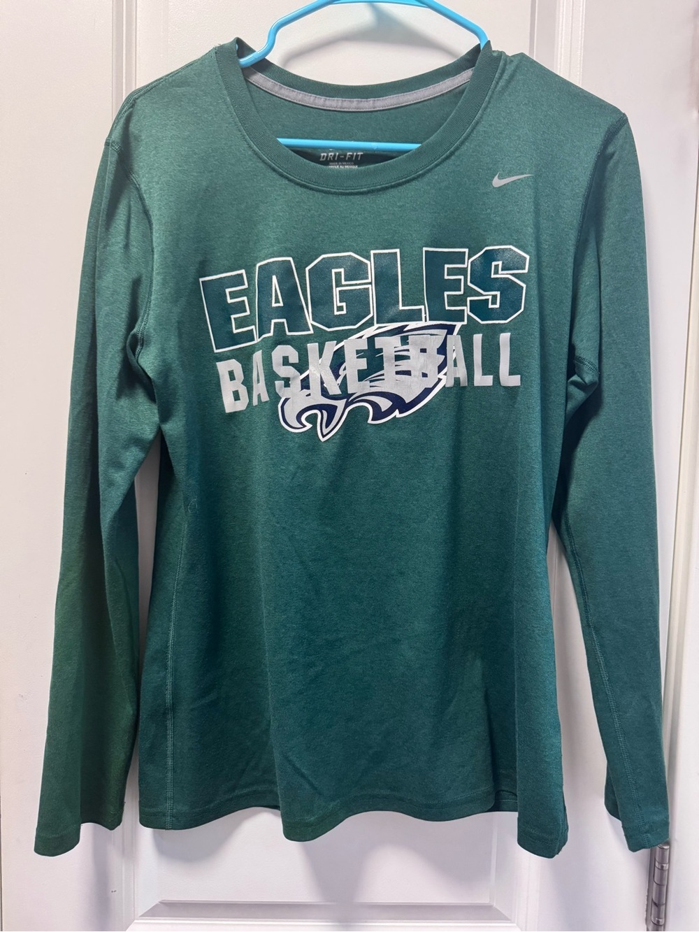 Nike women’s M high school Eagles Basketball Long Sleeve Tee -dri-fit